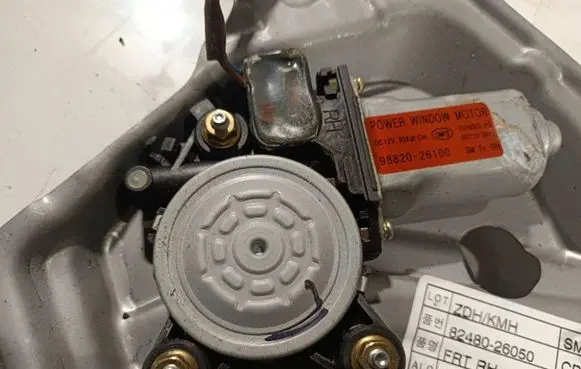 Hyundai Santa Fe Front door window regulator motor 9882026100