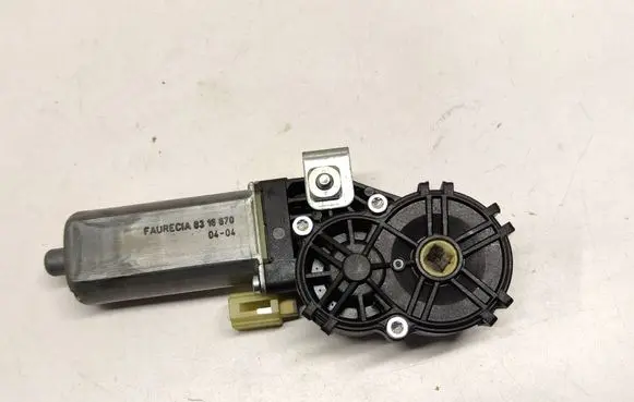 BMW 5 E60 E61 Seat adjustment motor 8316670 0390201999