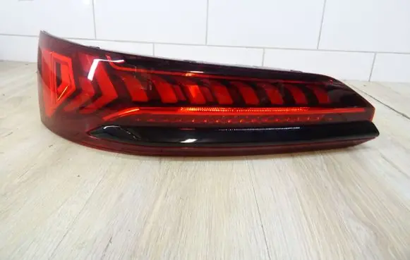 Audi Q7 4M Rear/tail lights 4M0945093H
