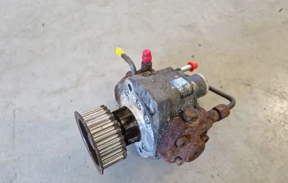 Mitsubishi L200 Fuel injection high pressure pump 1460A001