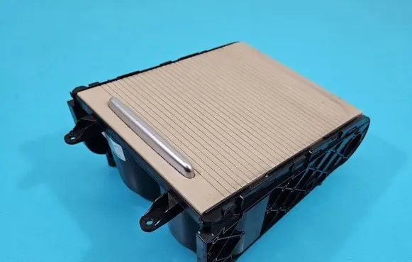 Glove box