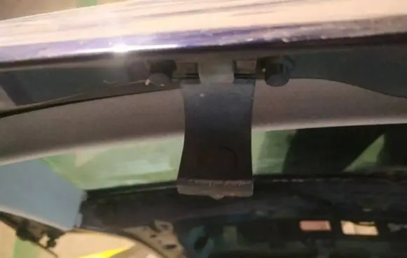 Volkswagen Touran I Tailgate/trunk/boot hinge