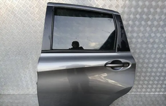 Nissan Note (E11) Rear door