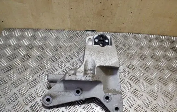 KIA Soul Engine mounting bracket
