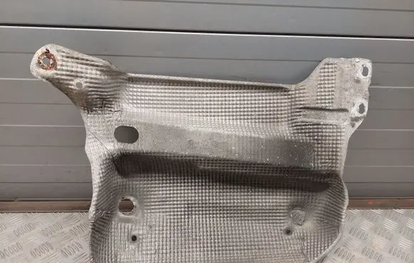 Volkswagen PASSAT CC Exhaust heat shield 3C0825712