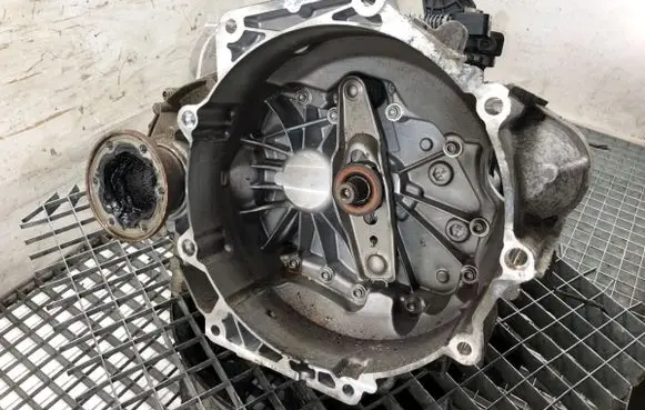 Volkswagen Golf VIII Manual 5 speed gearbox UPH