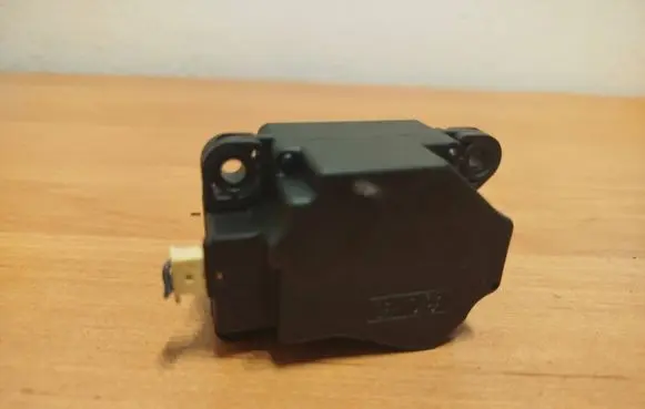 Volvo C30 Air flap motor/actuator 4N5H19E616 100413 6652A