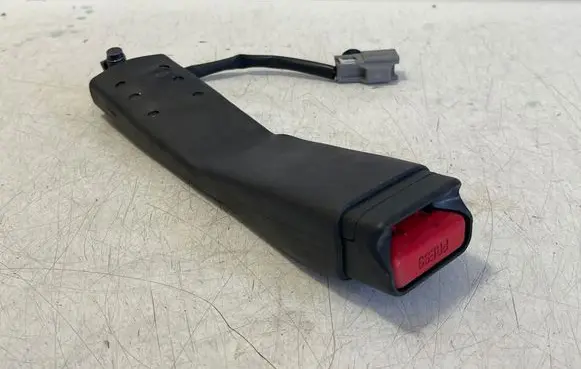 Tesla Model S Front seatbelt buckle 2460917