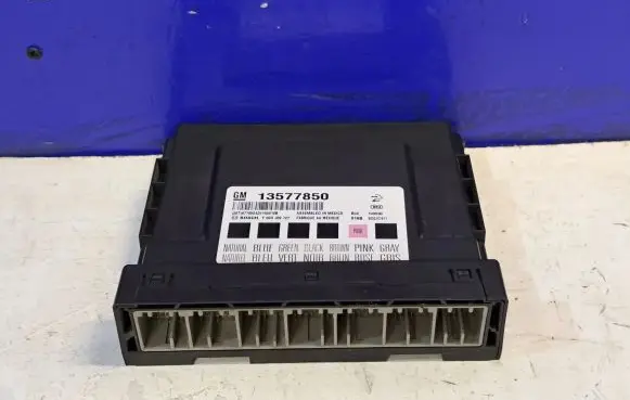 Saab 9-5 Central body control module 13577850 F00HJ00727