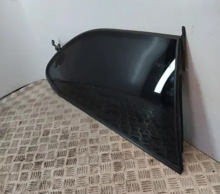 BMW 3 E36 Rear side window 8146803