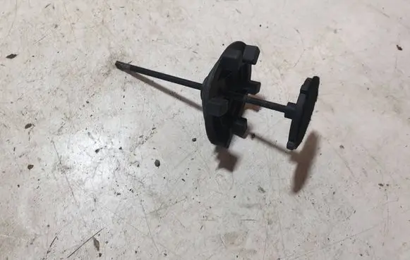 Jaguar XJL Spare wheel bolt 