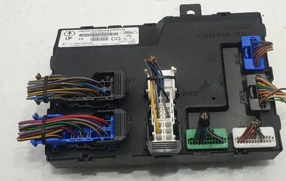 Ford Fiesta Comfort/convenience module 8V5115K600CG