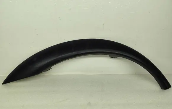 Volvo XC70 Rear fender molding trim 30678046 8620134 G00L