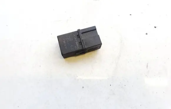 Volvo S40, V40 Other relay MB953382 011121A