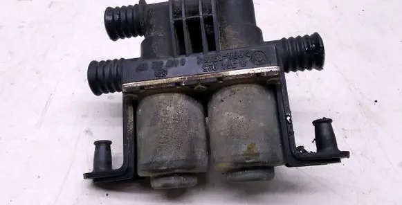 BMW 5 E39 Coolant heater control valve 8374995 1147412137