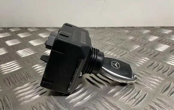 Mercedes-Benz C W204 Ignition lock A2079052600