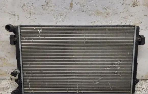 Skoda Octavia Mk1 (1U) Coolant radiator 652011