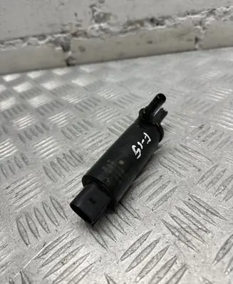 BMW X5 F15 Windscreen/windshield washer pump 7340773