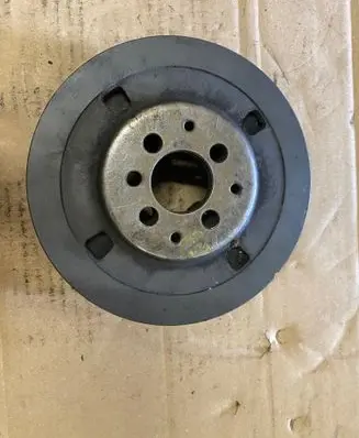 Volkswagen Golf IV Crankshaft pulley 038105243