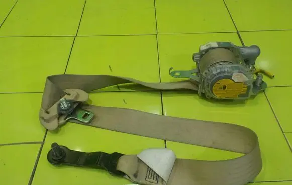 Subaru B9 Tribeca Front seatbelt PRZOD BEZPIECZENSTWA