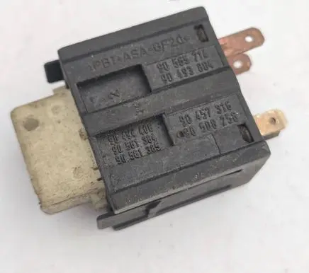Opel Omega B1 Alarm switch 90565716 90493804 90457316