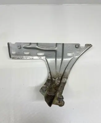 Volkswagen Caddy Fender mounting bracket 1T0821136