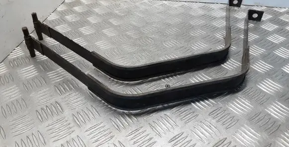 Fuel tank mounting bracket