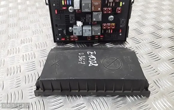 Opel Astra J Fuse module 13343767