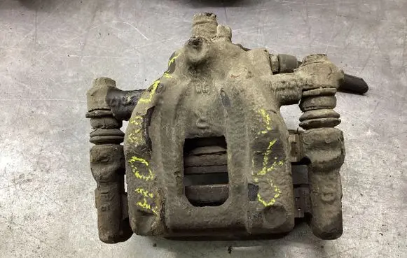 Honda CR-V Rear brake caliper