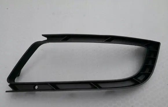 Skoda Superb B6 (3T) Front fog light trim/grill 3T0807682
