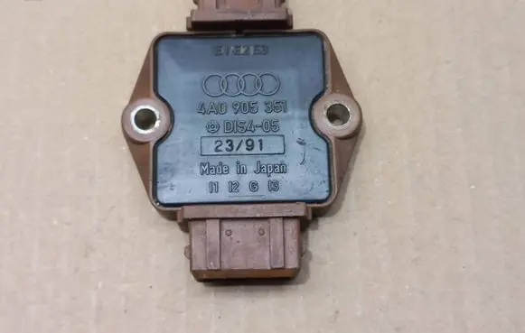 Audi 80 90 S2 B4 Ignition amplifier control unit 4A0905351