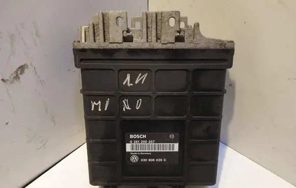 Volkswagen Golf III Engine control unit/module 0261200257 030906026C