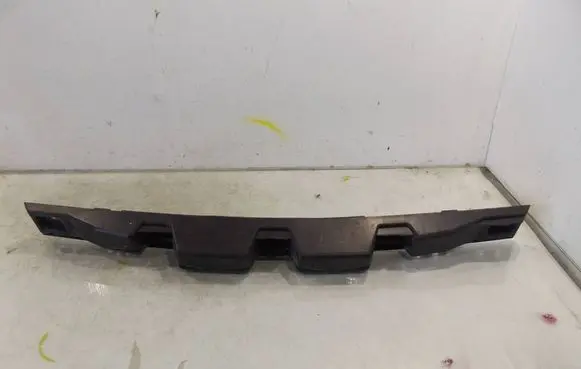 Rear bumper mounting bracket