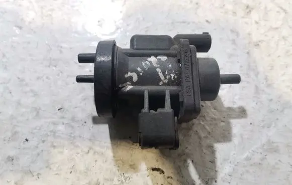 Mercedes-Benz E W210 Turbo solenoid valve 4715396
