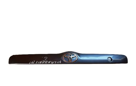 Toyota Highlander XU20 Trunk door license plate light bar 7680148020