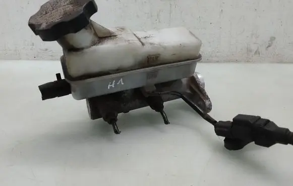 Master brake cylinder