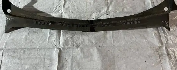 Volkswagen Golf Plus Wiper trim 5M0819403B 5M0819404B