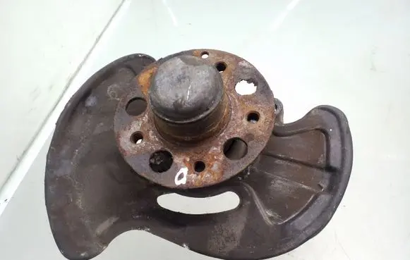 Mercedes-Benz C W203 Front wheel hub spindle knuckle 20901