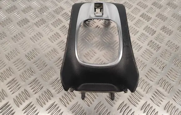 Opel Meriva B Gear shifter surround trim plastic 13258302
