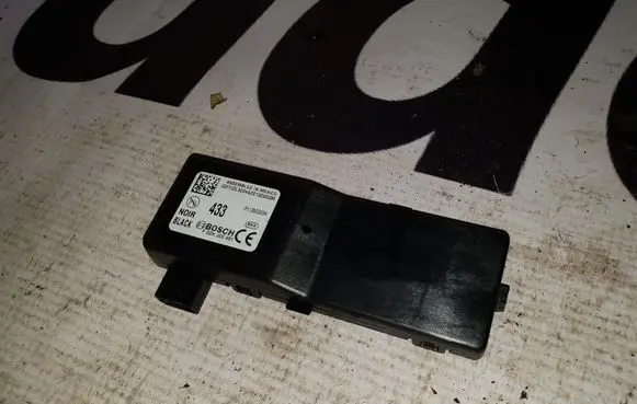 Opel Insignia A Door central lock control unit/module 13503204 GM13503204