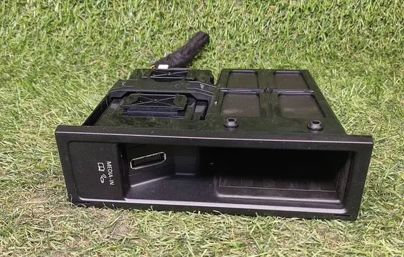 Volkswagen Jetta VI Bluetooth control unit module 5N0035729A 5N0035728C