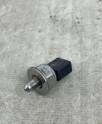 BMW 3 E90 E91 Fuel pressure regulator 7537319