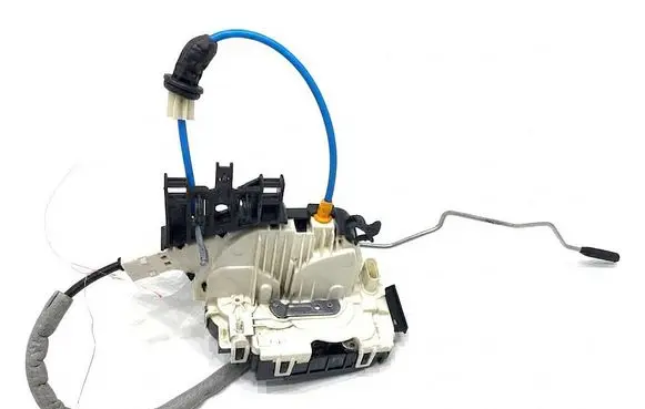 Mercedes-Benz CLA C117 X117 W117 Front door lock A2040085899