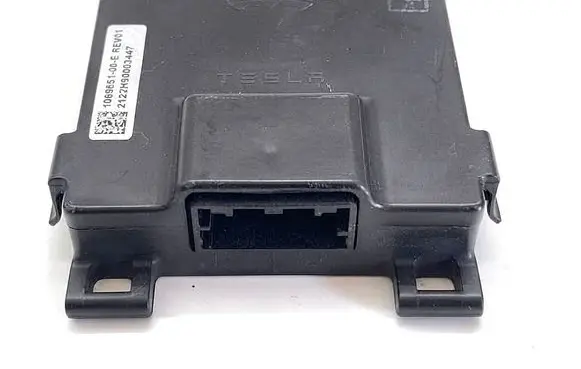 Tesla Model S Other control units/modules 106965100E