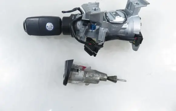 Volkswagen Golf V Ignition lock 1K0905851B
