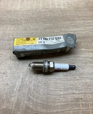 Mercedes-Benz E W124 Spark plug 7700737612 FC52LS