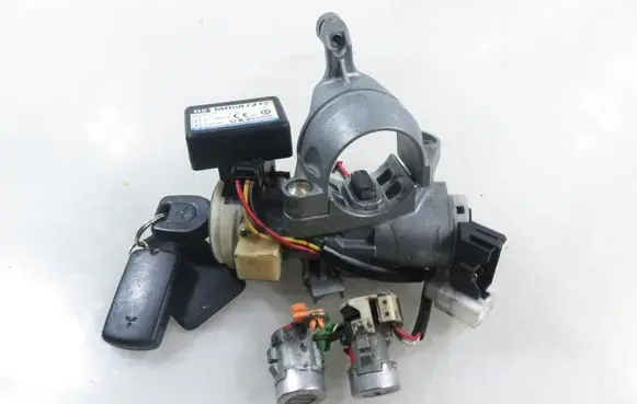 Mitsubishi Pajero Pinin Ignition lock MR587312