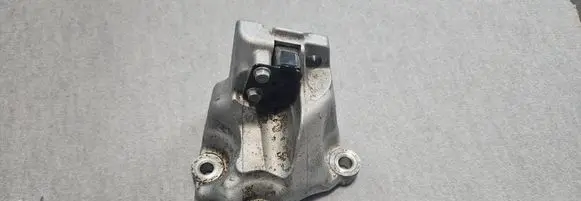 KIA Stonic Gearbox mounting bracket 