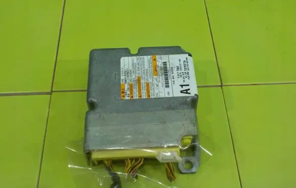 Toyota Avensis T270 Airbag control unit/module 8917005390 XP260