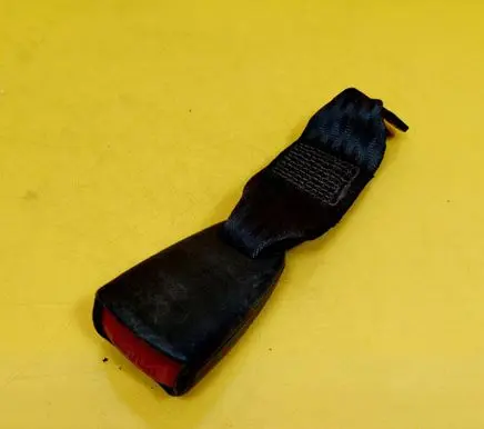 Mitsubishi Space Star Rear seatbelt buckle 